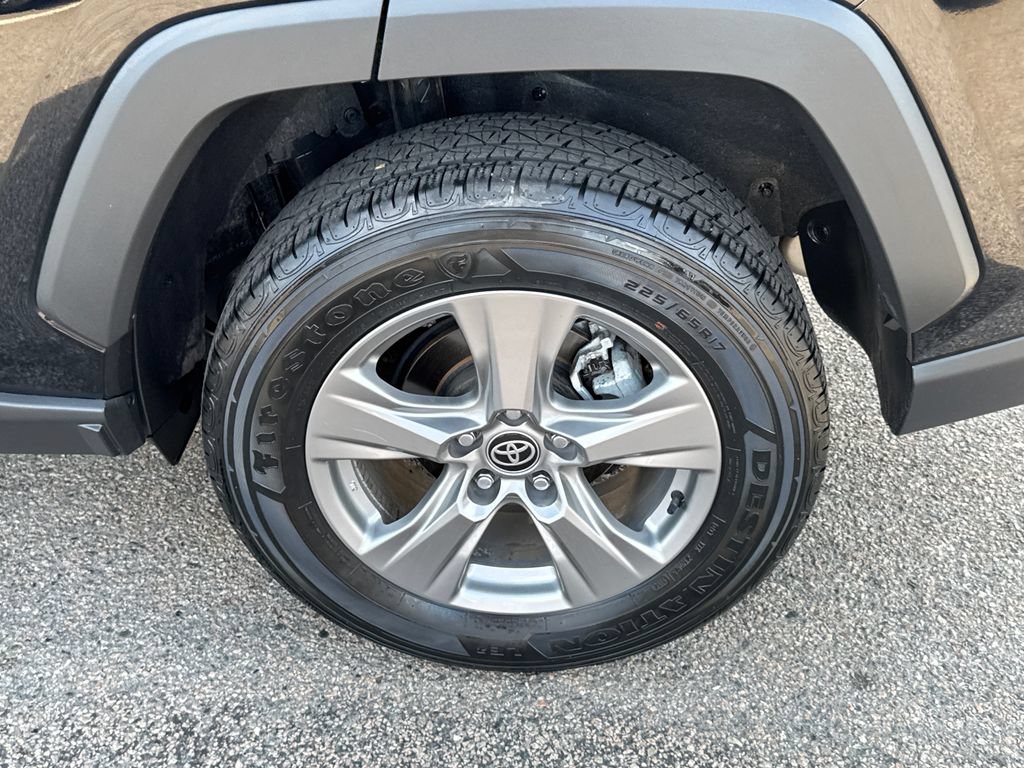 Used 2024 Toyota RAV4 XLE FWD image 40