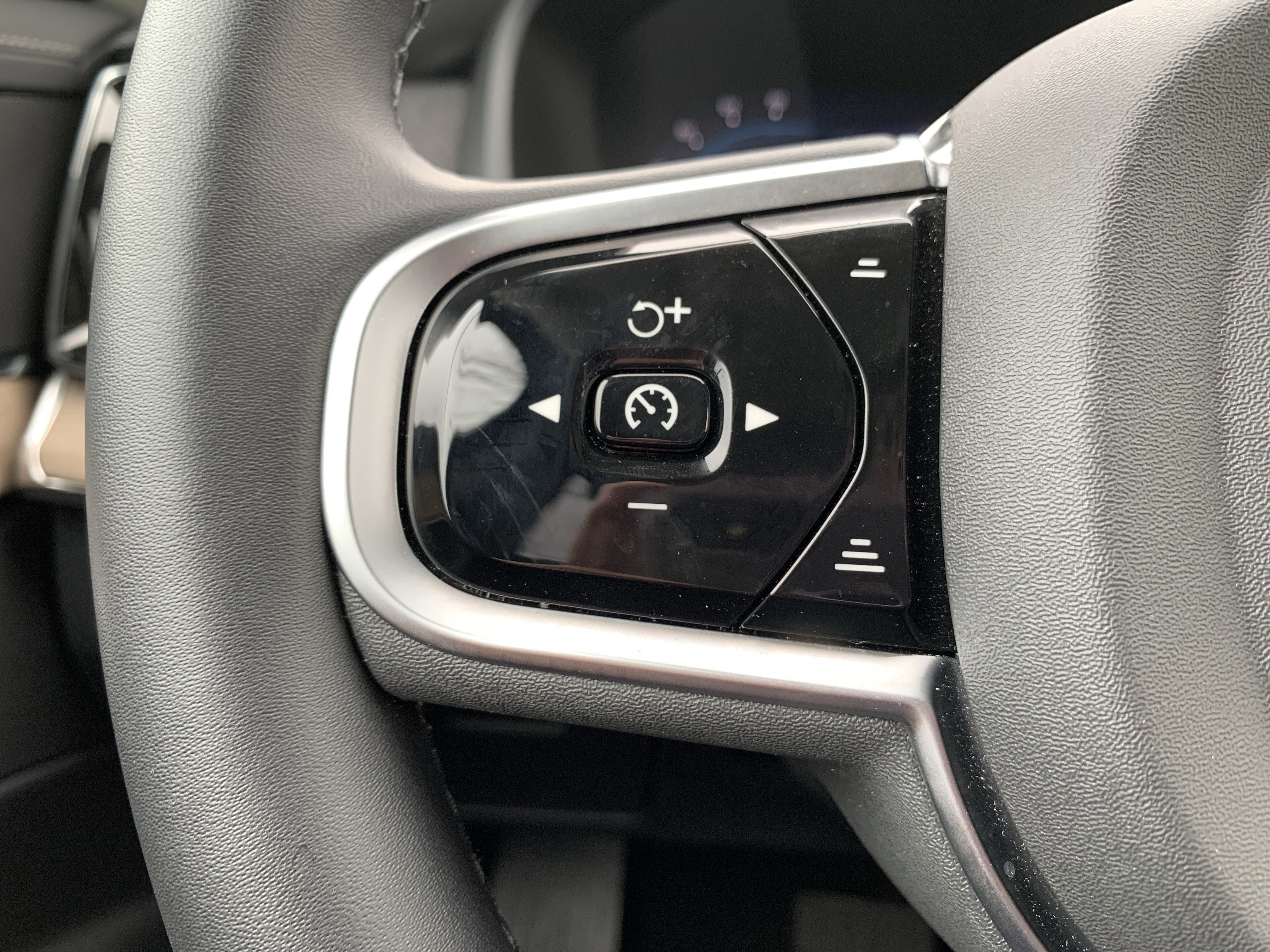 Used 2025 Volvo XC90 B6 Plus image 19