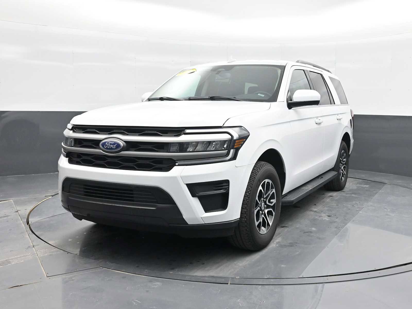 Used 2024 Ford Expedition XLT image 4