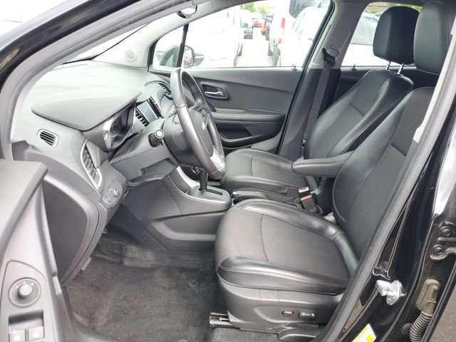 Used 2020 Chevrolet Trax LT w/ LT Convenience Package AWD/4WD image 12