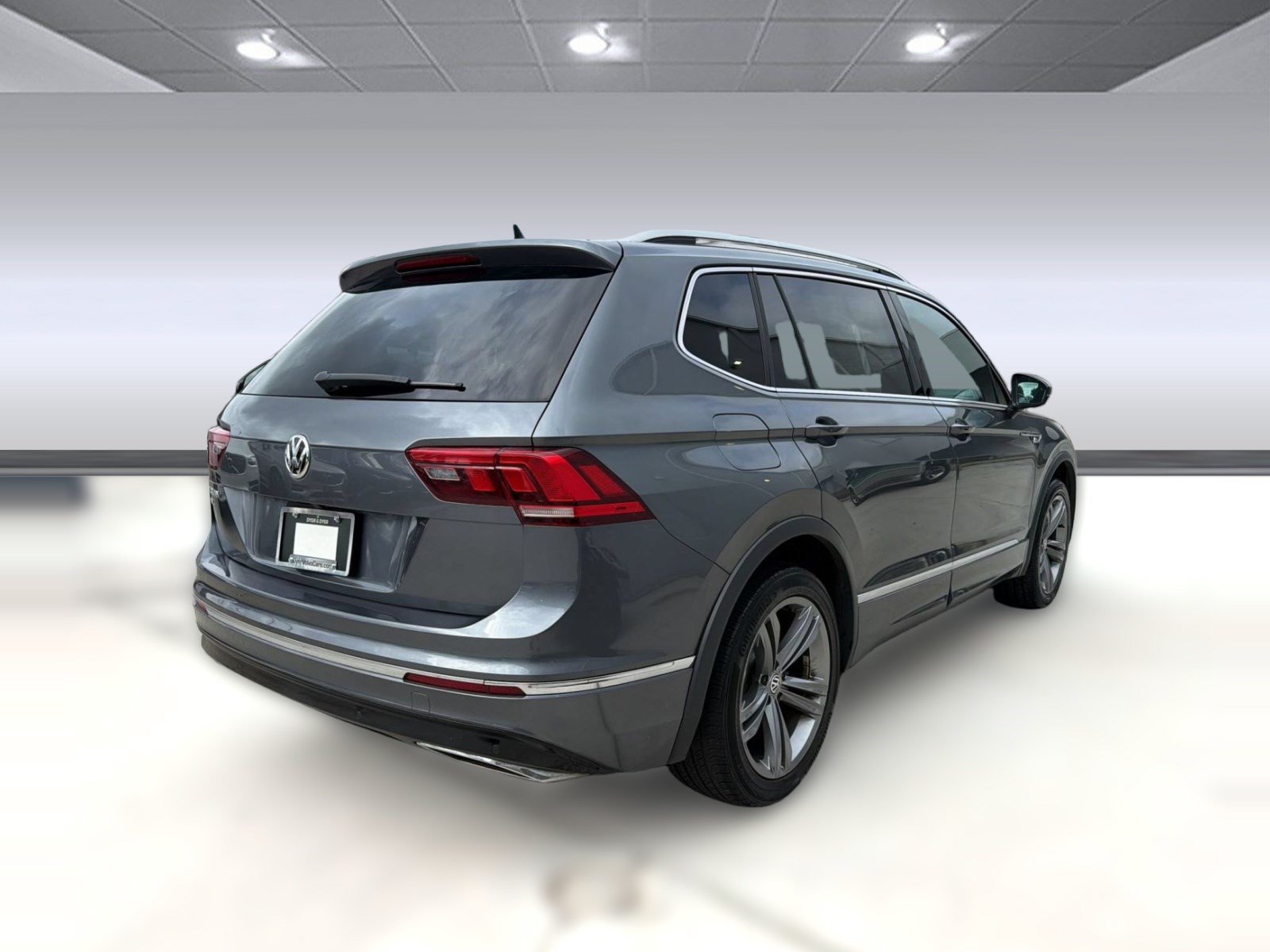Used 2019 Volkswagen Tiguan SEL R-Line FWD image 9