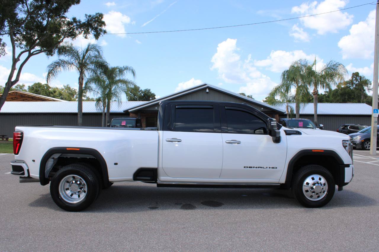 Used 2024 GMC Sierra 3500 Denali Ultimate AWD/4WD image 9