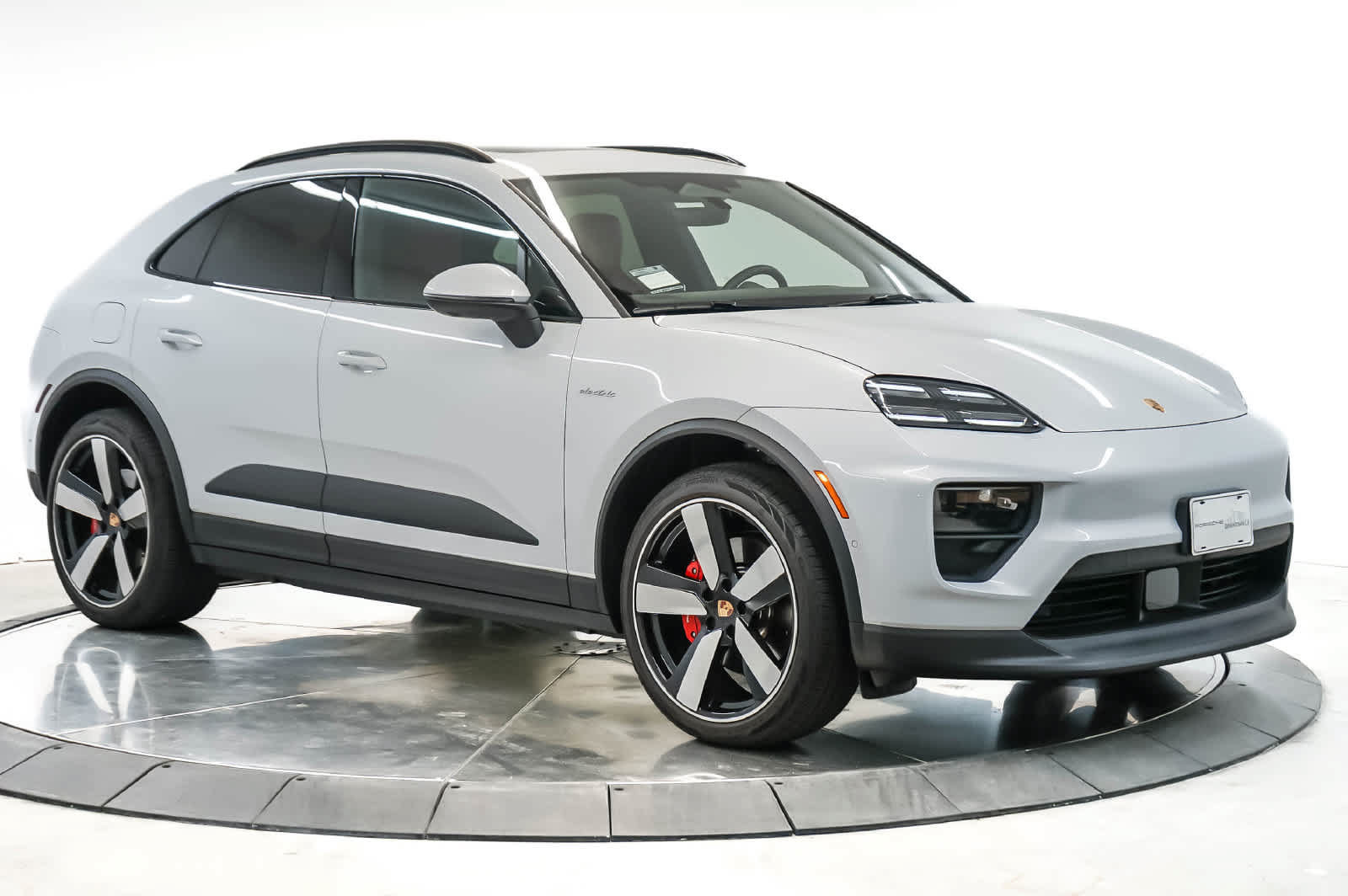 Certified 2025 Porsche Macan 4S Electric AWD/4WD image 7