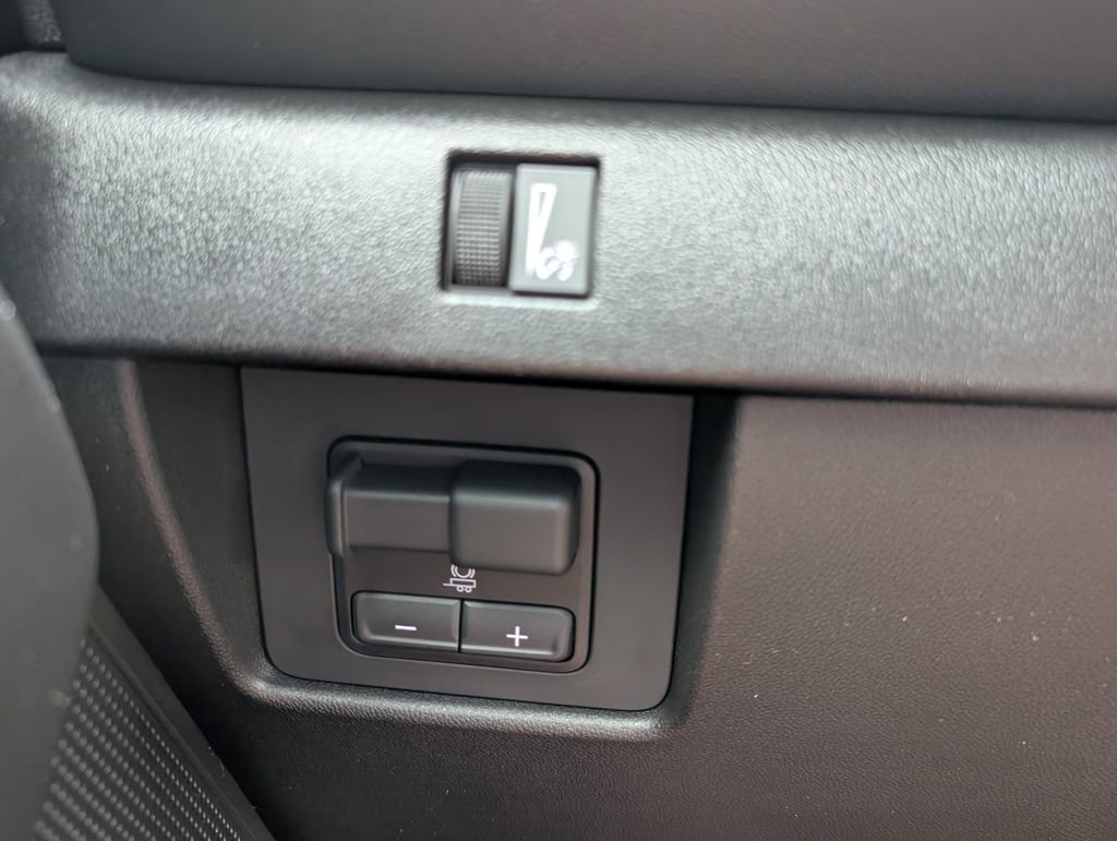 Used 2024 Chevrolet Colorado Trail Boss w/ Technology Package image 34