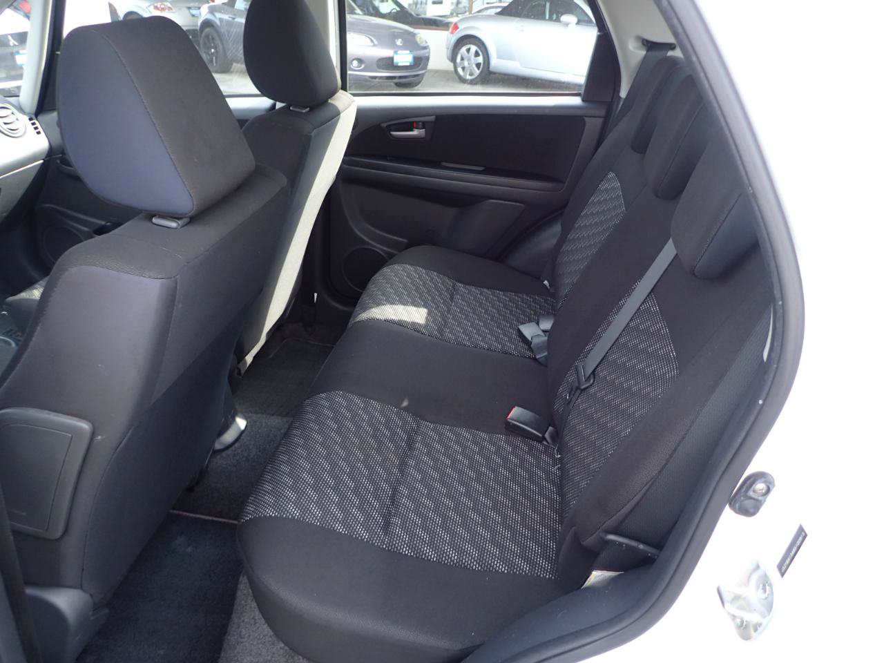 Used 2008 Suzuki SX4 AWD Hatchback image 10