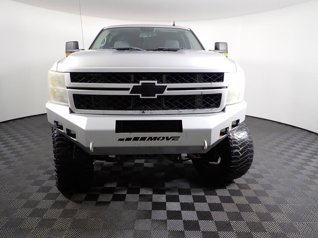 Used 2011 Chevrolet Silverado 2500 LT w/ Interior Plus Package image 3