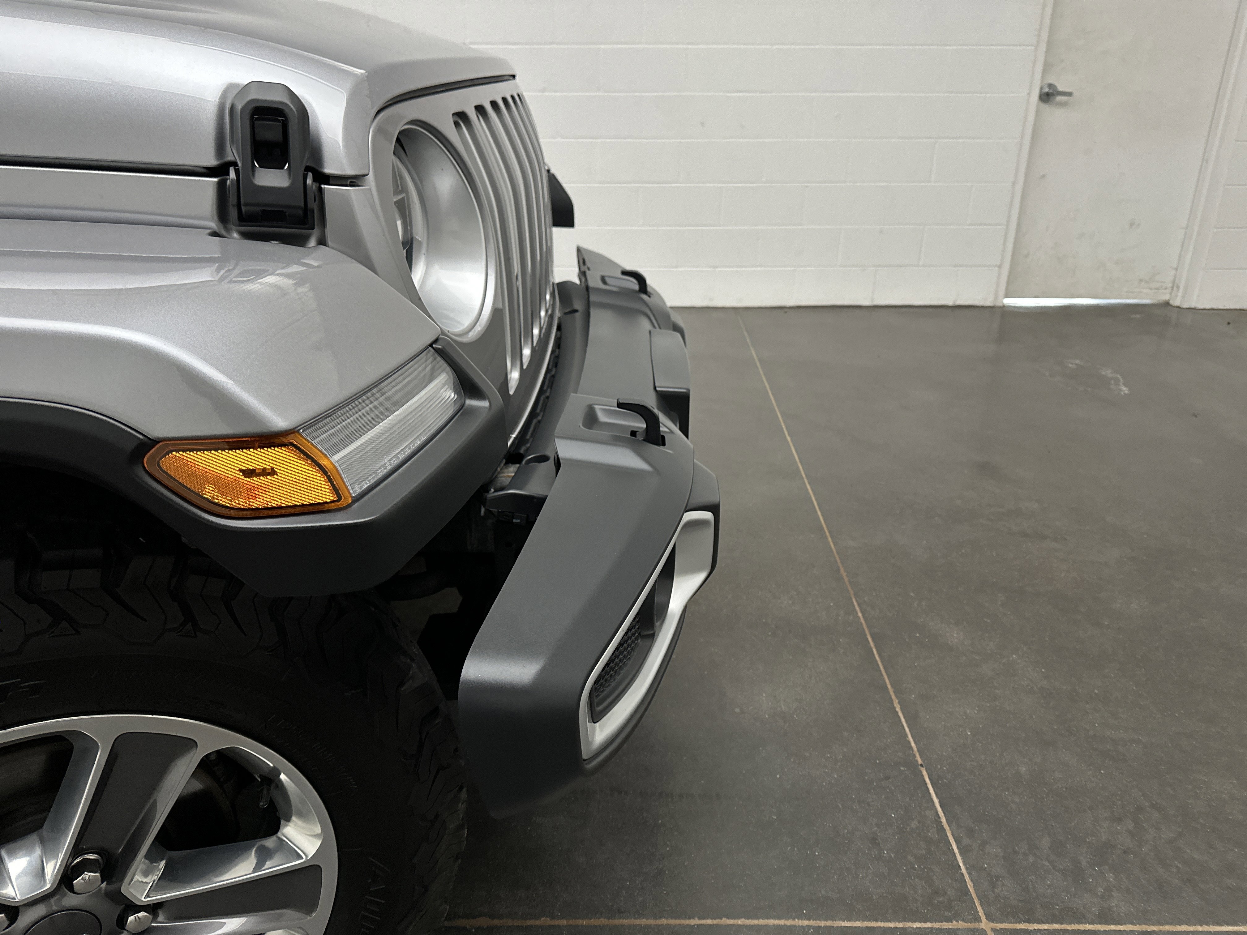 Used 2018 Jeep Wrangler Unlimited Sahara image 2