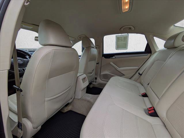 Used 2015 Volkswagen Passat 1.8T Wolfsburg Edition image 19