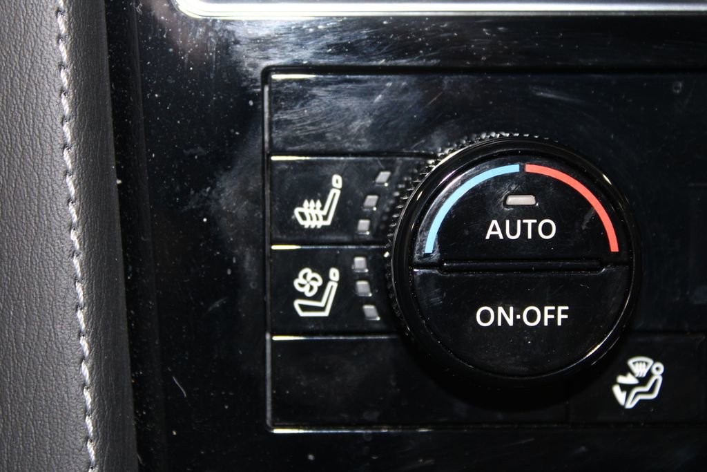 Used 2024 Nissan Armada Platinum w/ Captain's Chairs Package image 52