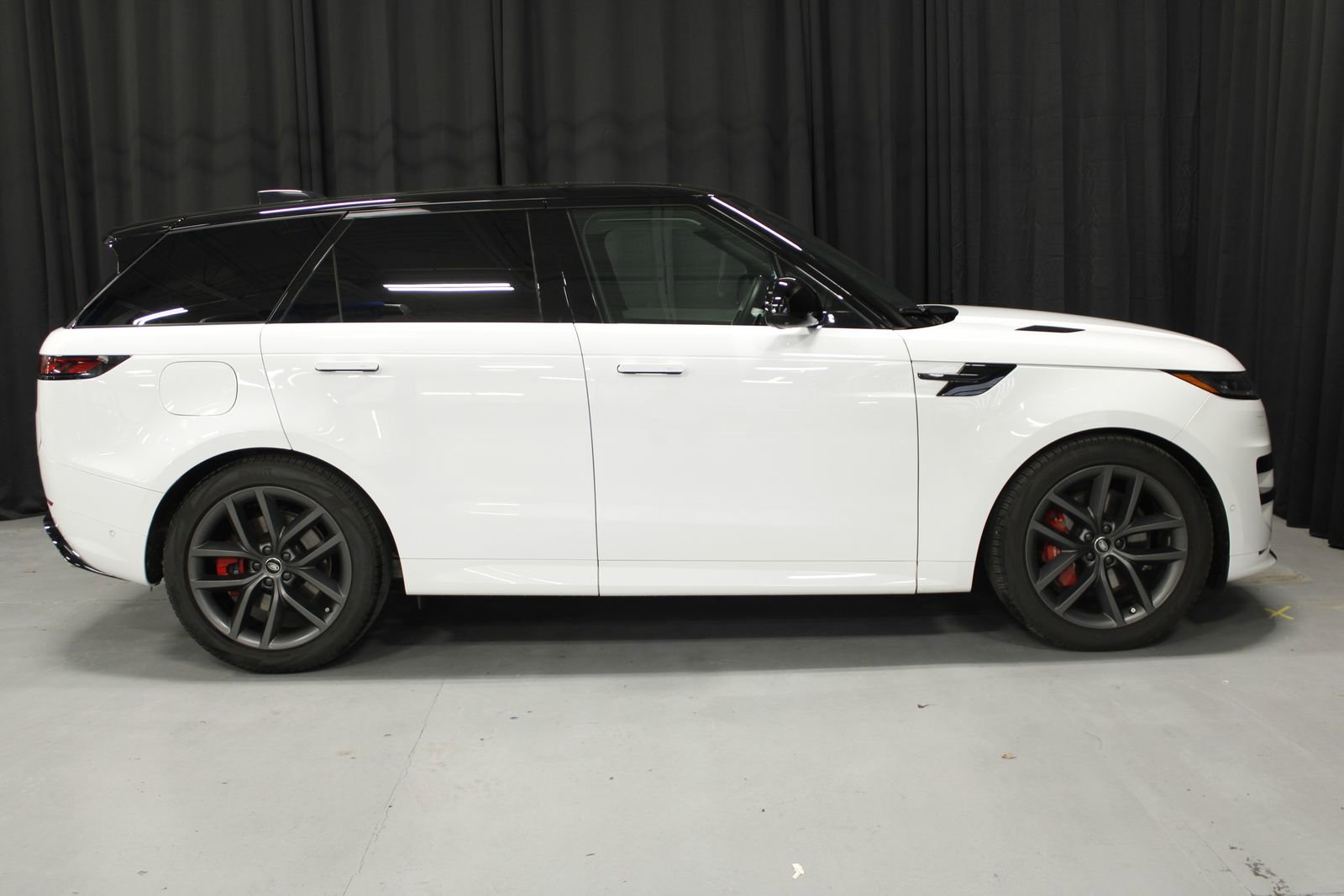 Used 2025 Land Rover Range Rover Sport Dynamic SE image 12