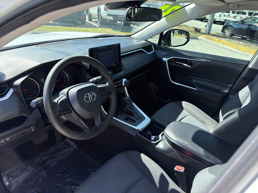 Used 2020 Toyota RAV4 XLE w/ Convenience Package image 13