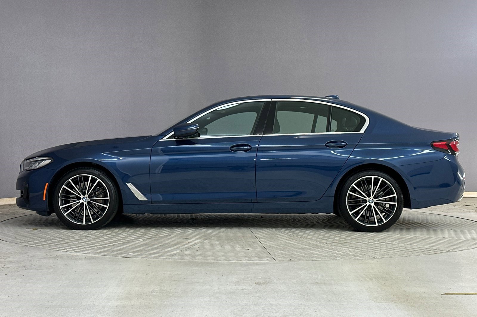 Certified 2023 BMW 530i w/ Convenience Package image 2