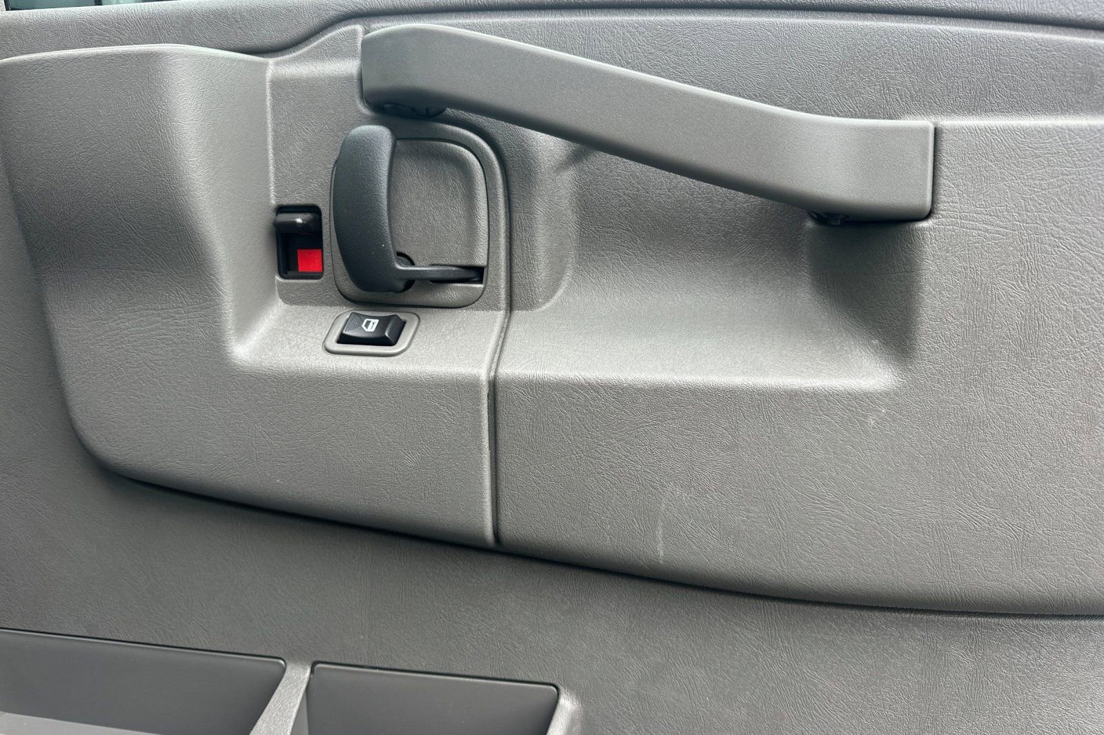 Used 2024 GMC Savana 2500 w/ Driver Convenience Package image 18