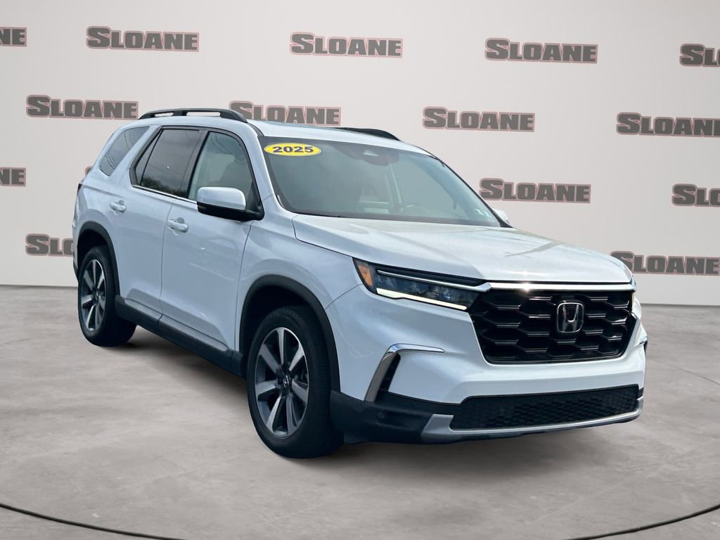 Used 2025 Honda Pilot Touring image 7