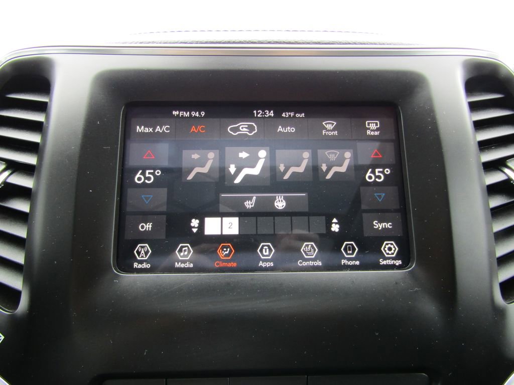 Used 2020 Jeep Cherokee Latitude Plus AWD/4WD image 19