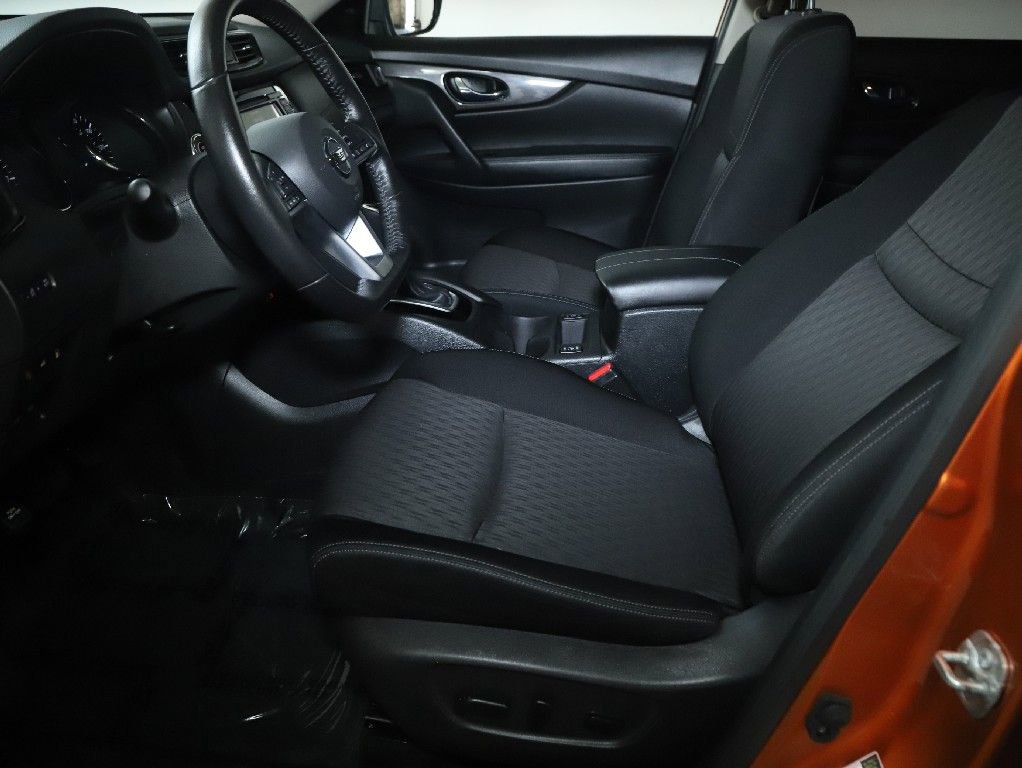 Used 2019 Nissan Rogue SV image 19