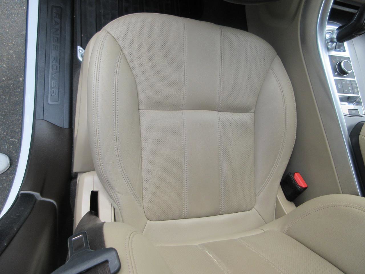 Used 2016 Land Rover Range Rover Sport SE AWD/4WD image 12