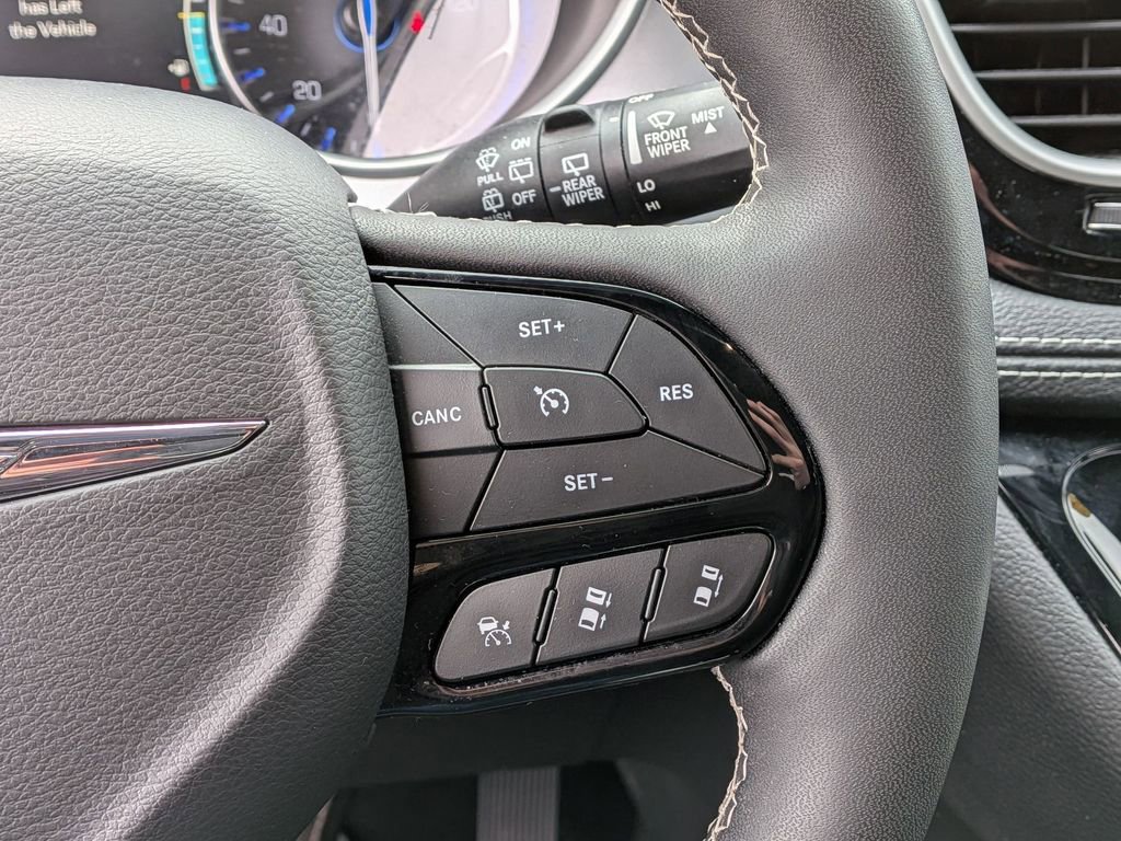 Used 2023 Chrysler Pacifica Touring-L w/ S Appearance Package image 20