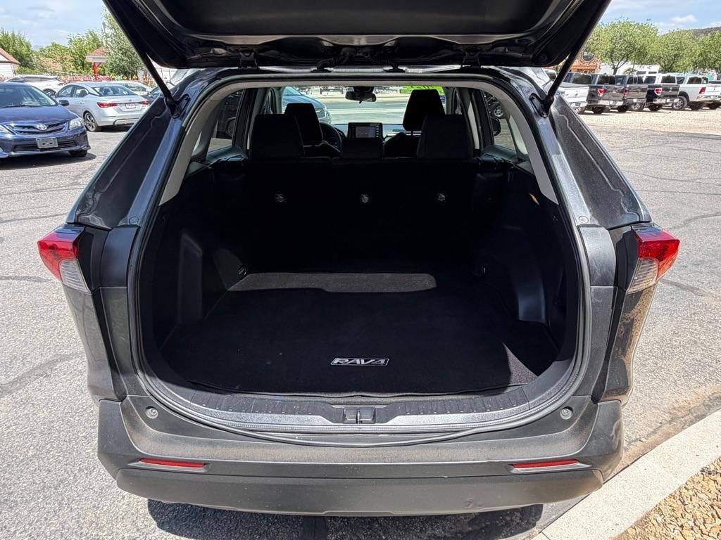 Used 2021 Toyota RAV4 LE w/ Carpet Mat Package (TMS) FWD image 19