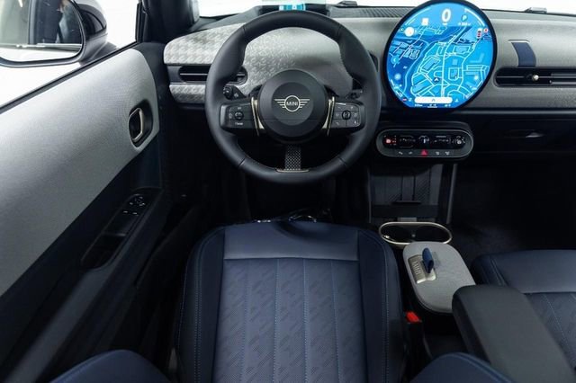 Certified 2025 MINI Cooper 2-Door Hardtop image 4