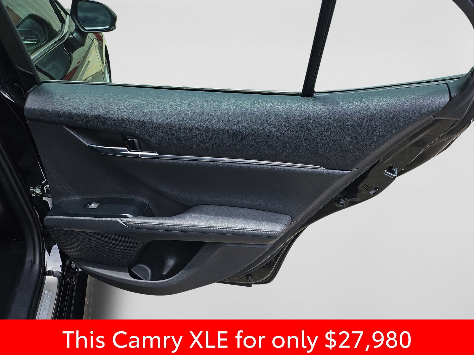 Used 2020 Toyota Camry XLE FWD image 37