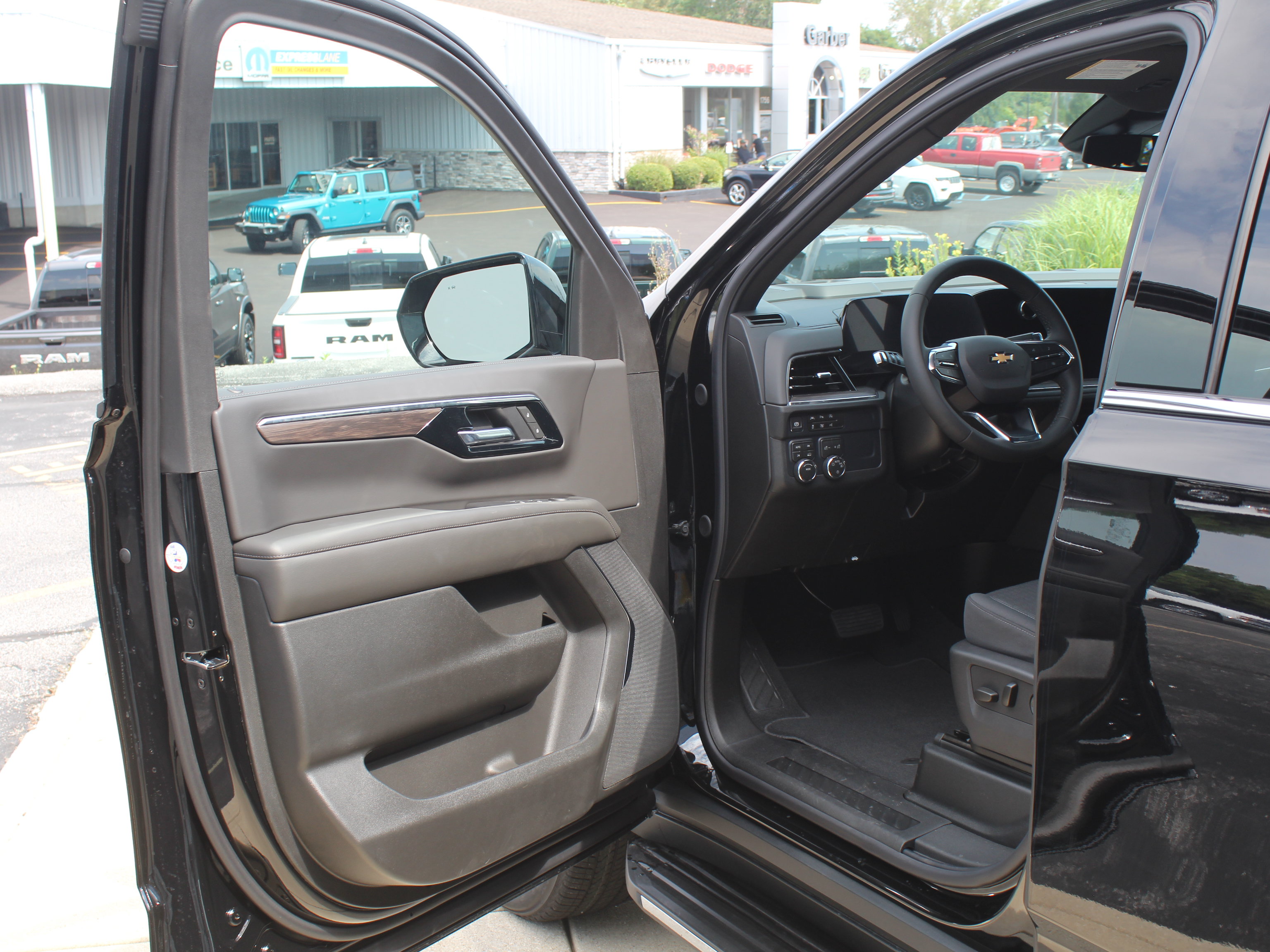New 2026 Chevrolet Tahoe LS w/ LPO, Dark Essentials Package AWD/4WD image 10