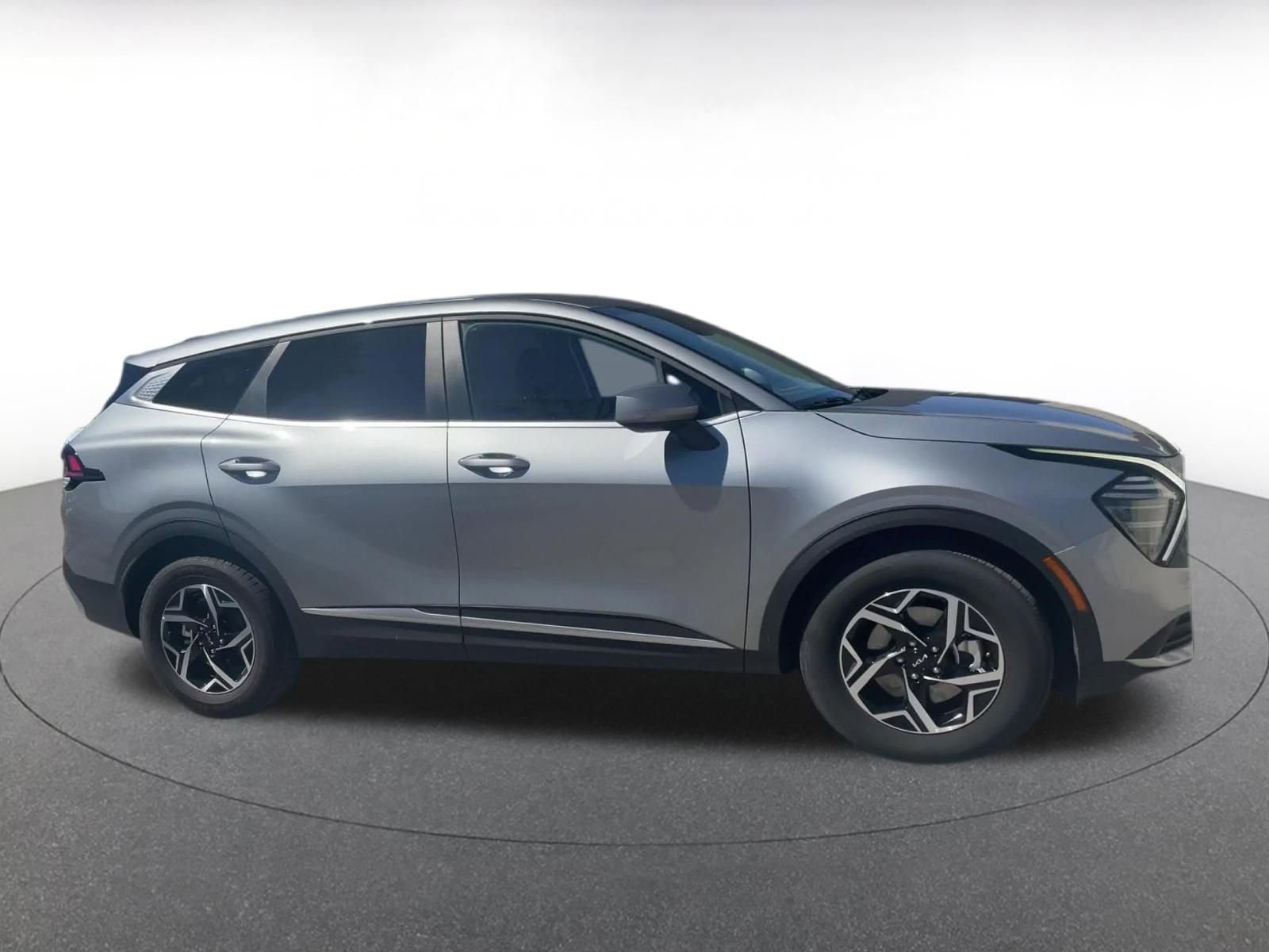 Used 2025 Kia Sportage LX image 17