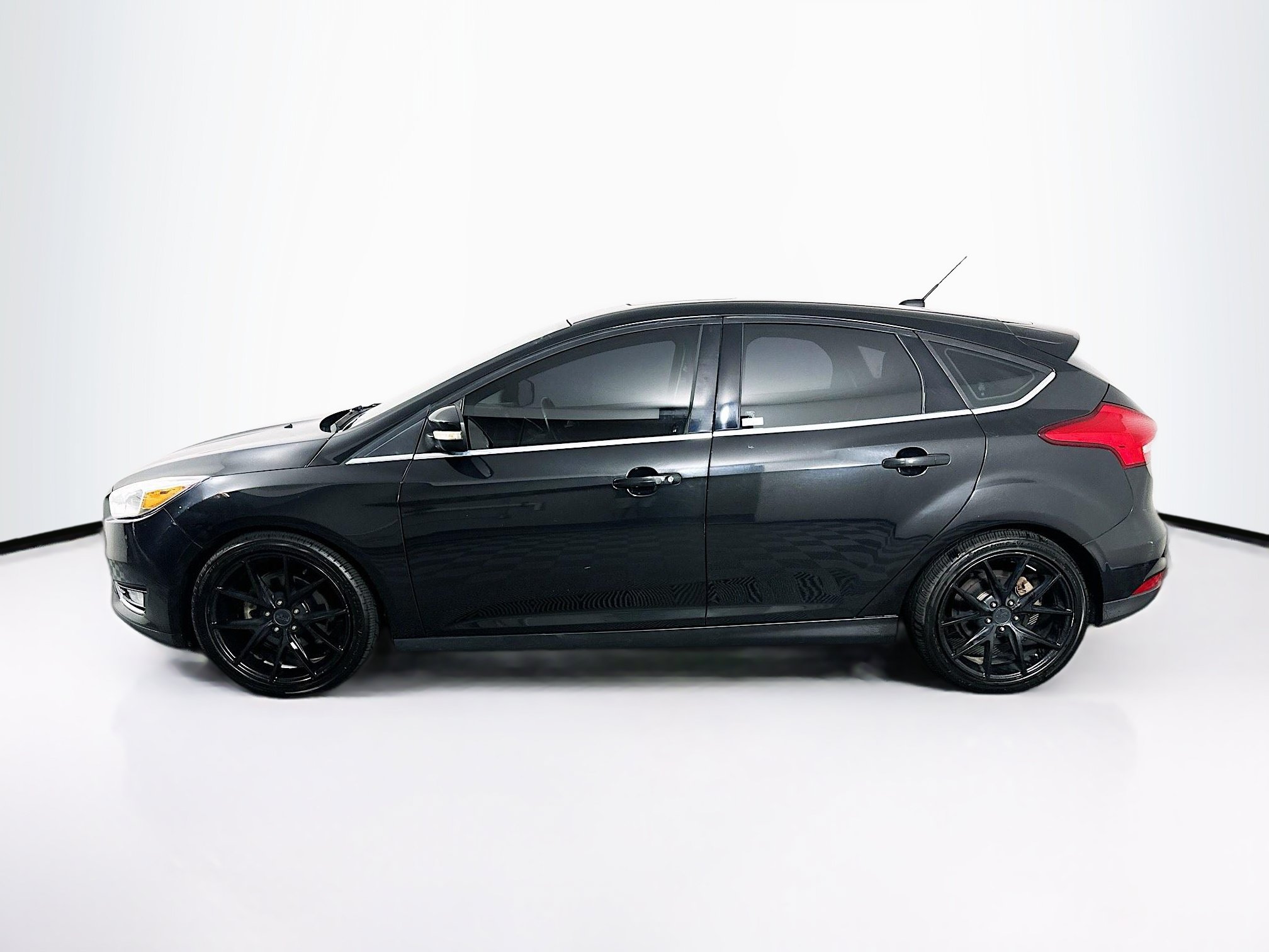 Used 2015 Ford Focus Titanium FWD image 4
