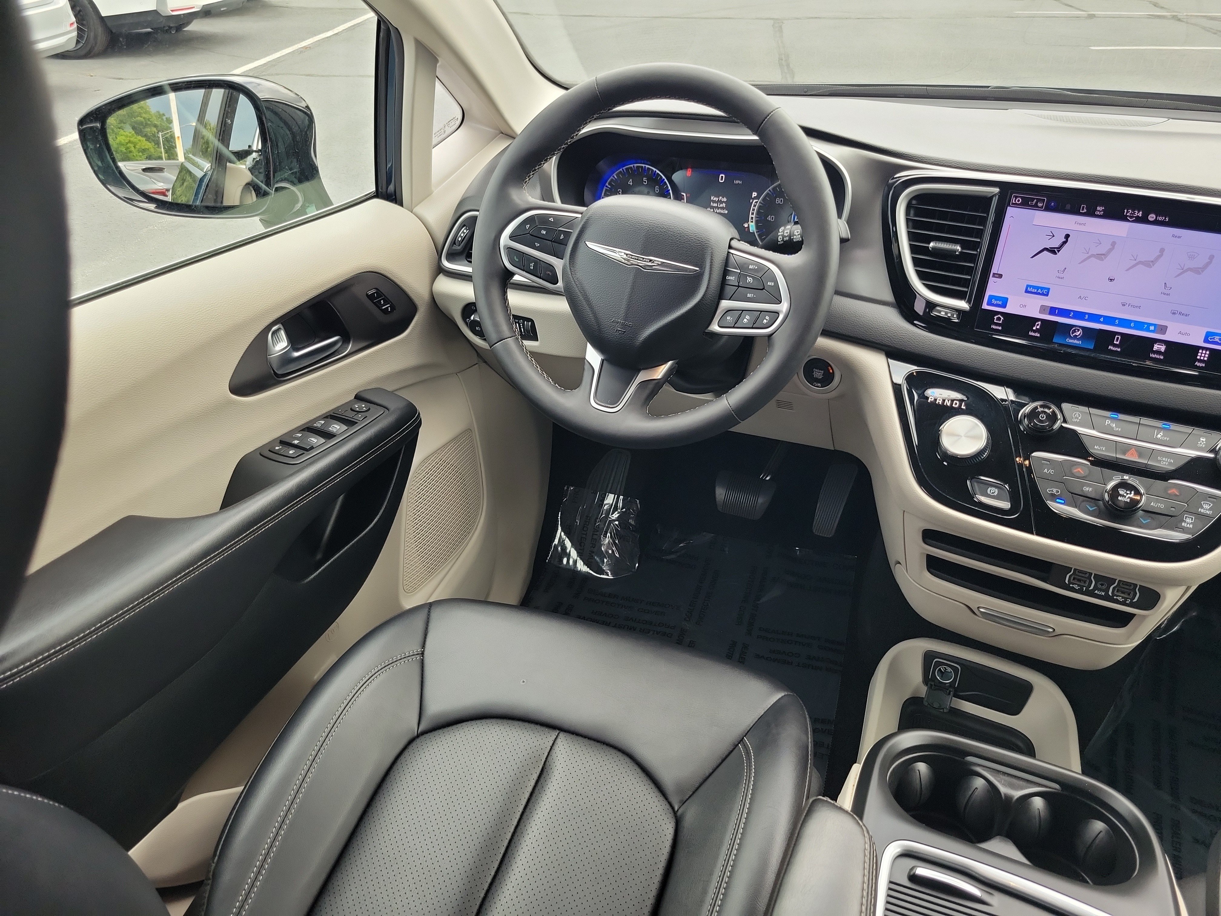 Used 2024 Chrysler Pacifica Touring-L FWD image 14