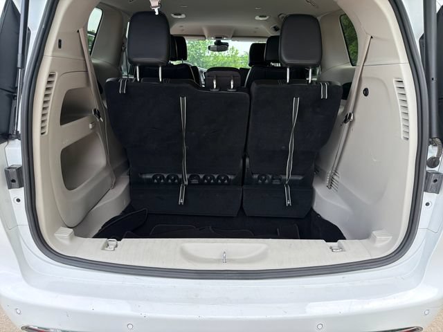 Used 2023 Chrysler Pacifica Touring-L FWD image 27