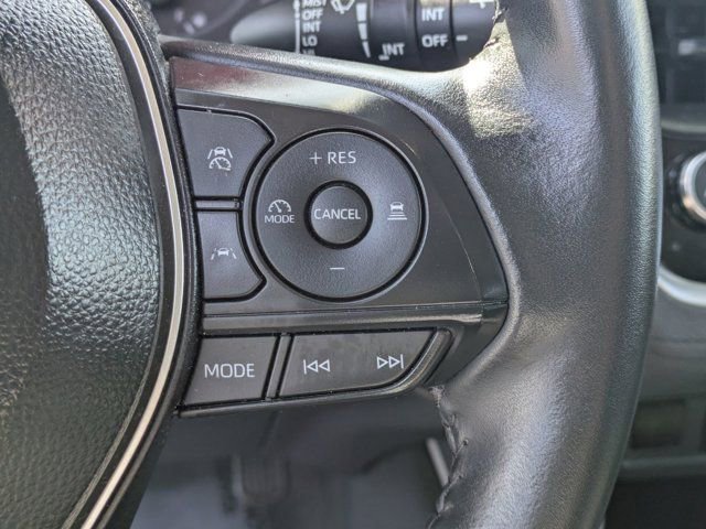Used 2025 Toyota Corolla Cross LE image 20