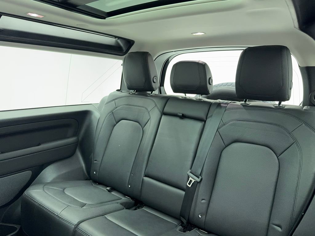 Used 2024 Land Rover Defender 90 S image 38