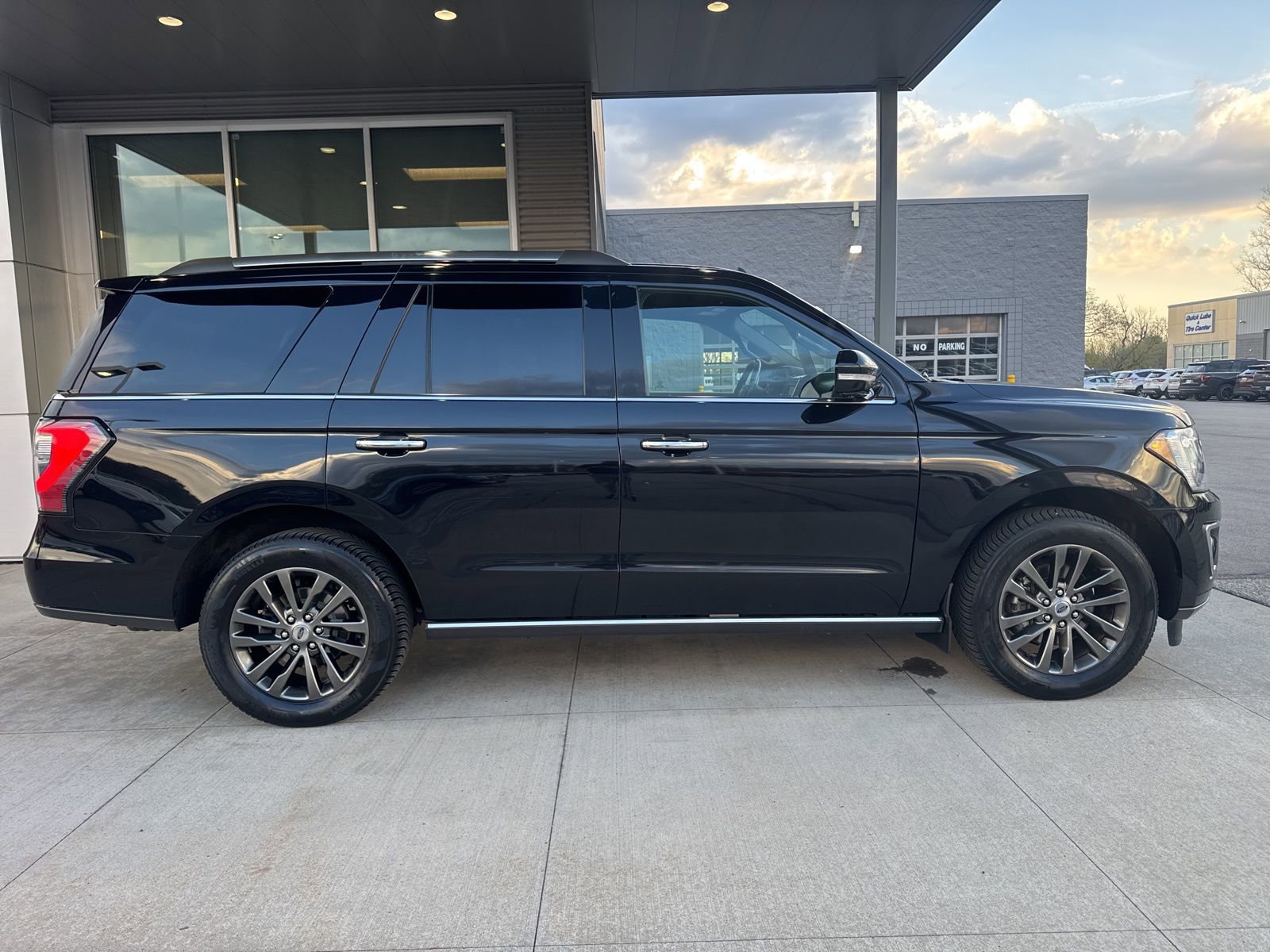 Certified 2020 Ford Expedition Limited w/ Equipment Group 301A AWD/4WD image 9