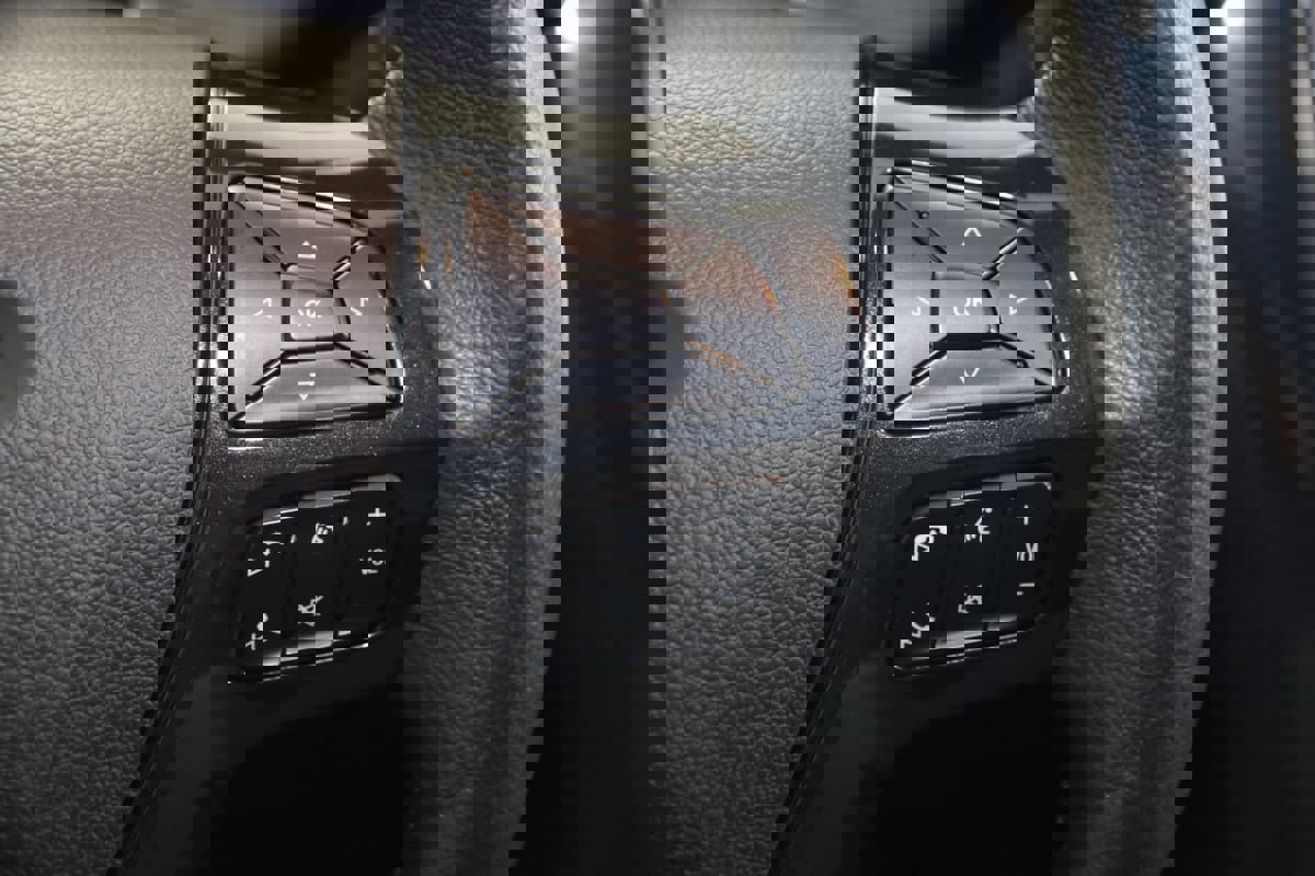 Used 2018 Ford Explorer XLT w/ Equipment Group 202A image 34