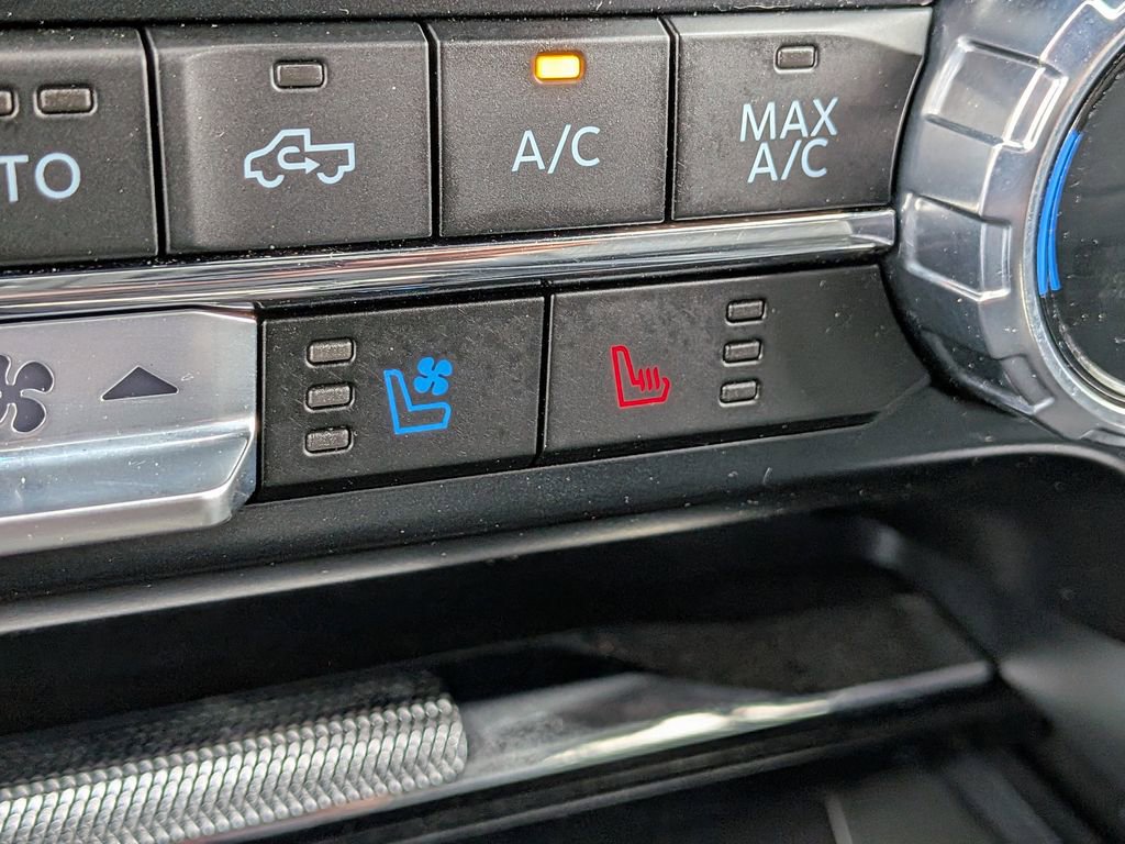 Used 2023 Ford F150 Lariat w/ Equipment Group 502A High image 26