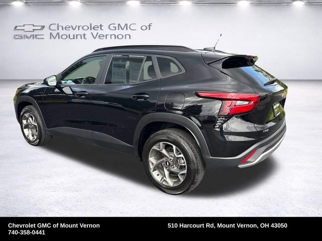 Used 2024 Chevrolet Trax LT FWD image 3
