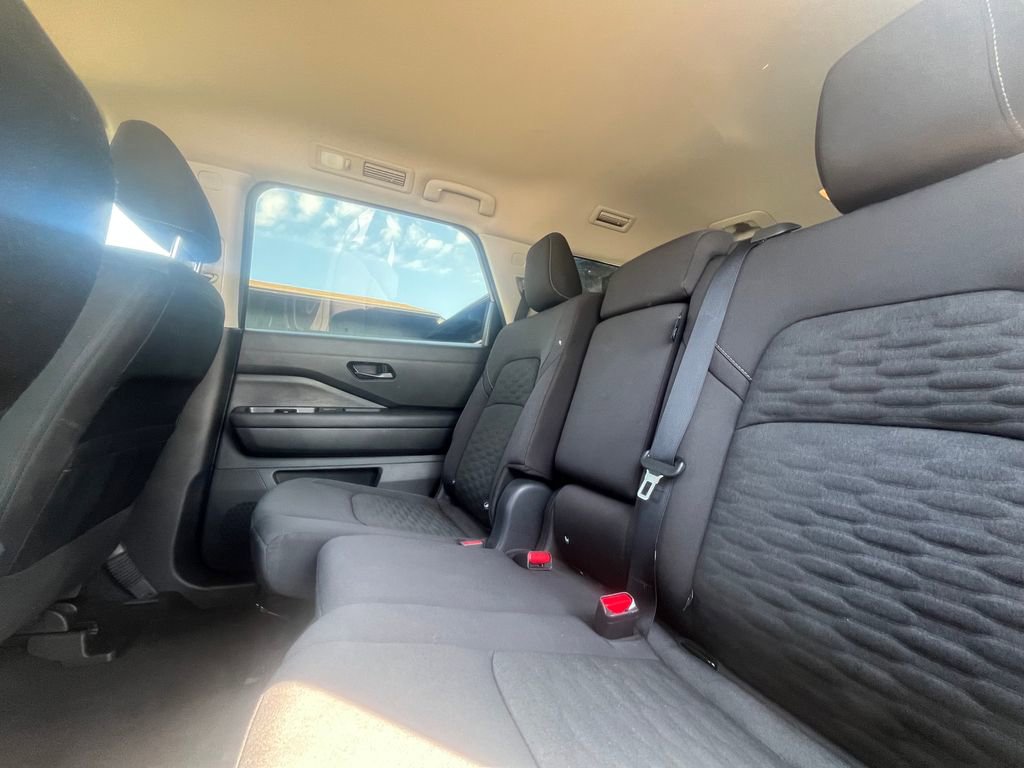 Used 2025 Nissan Pathfinder SV AWD/4WD image 15