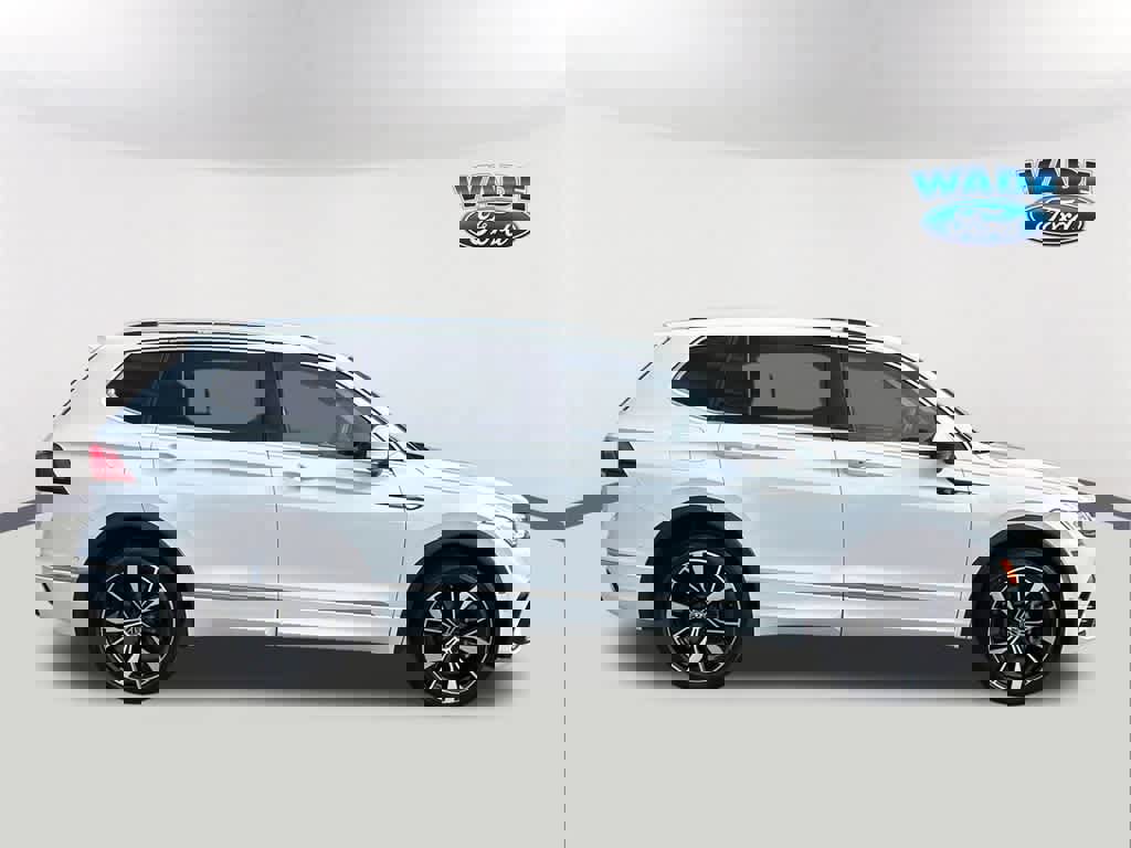 Used 2022 Volkswagen Tiguan SEL R-Line image 4