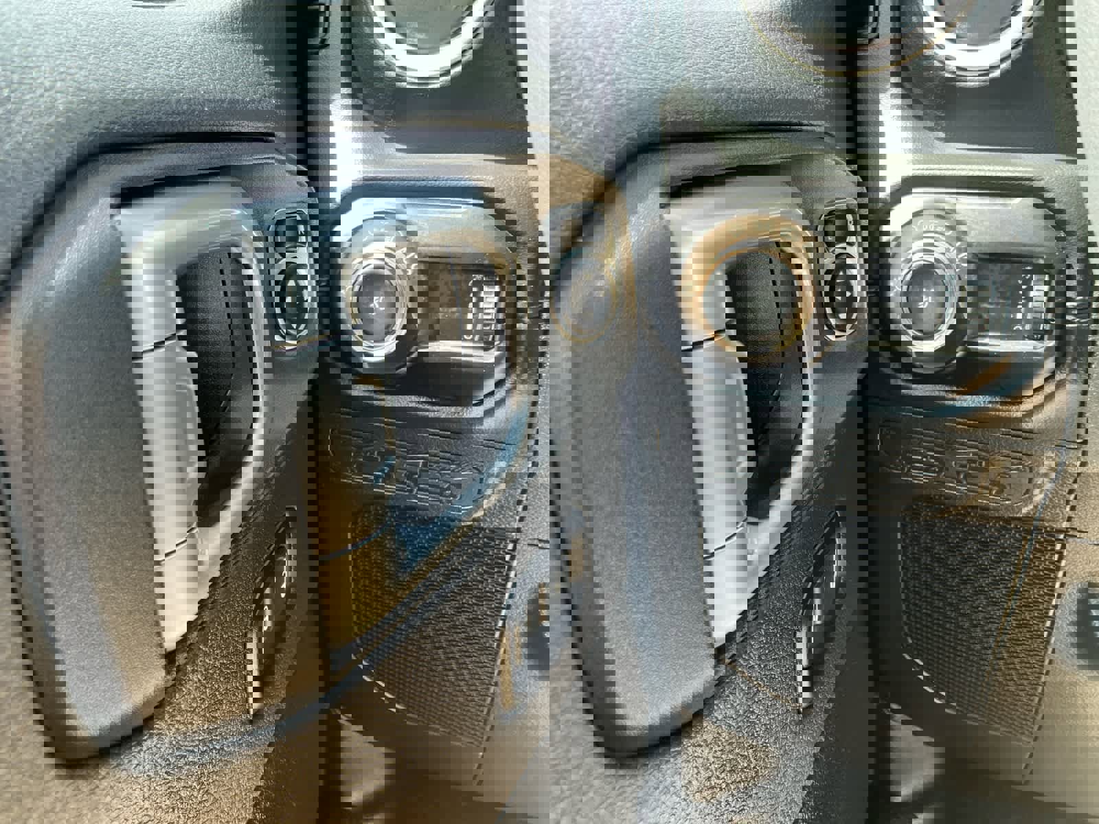 Used 2024 Jeep Wrangler Sahara w/ Technology Group image 18