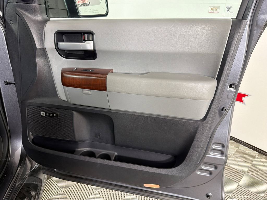 Used 2017 Toyota Sequoia Platinum image 16