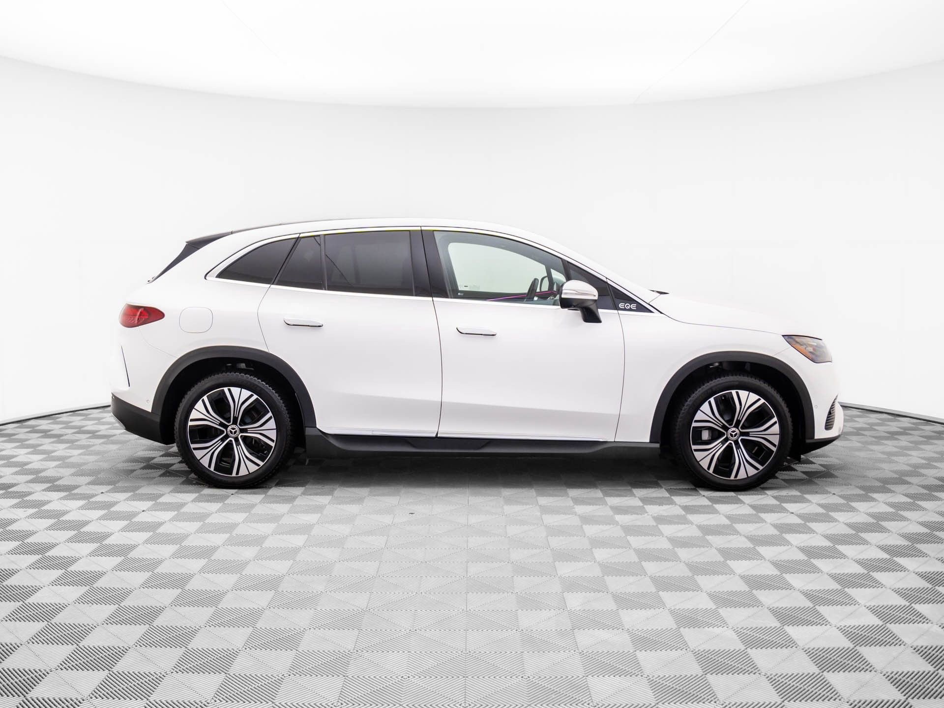 Certified 2024 Mercedes-Benz EQE 350+ 4MATIC SUV w/ Driver Assistance Package image 8