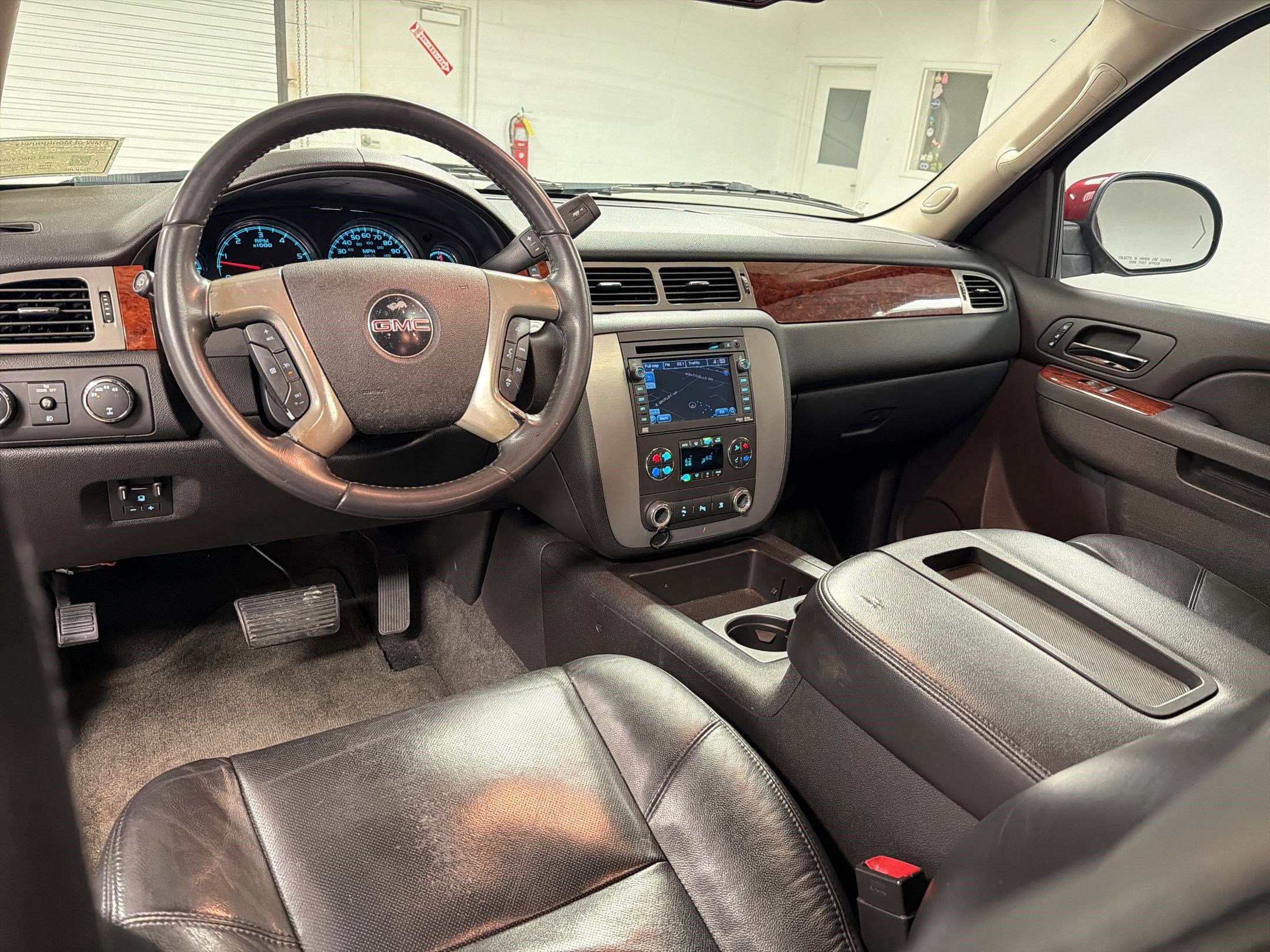 Used 2011 GMC Yukon SLT image 28