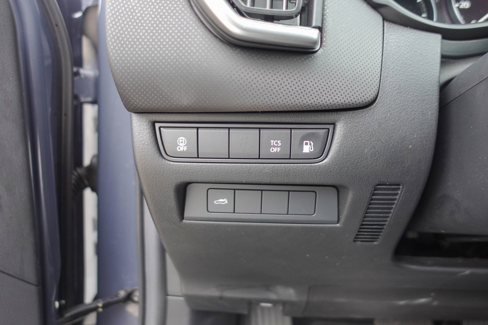 Certified 2025 MAZDA CX-50 2.5 Hybrid w/ Preferred Pkg image 12