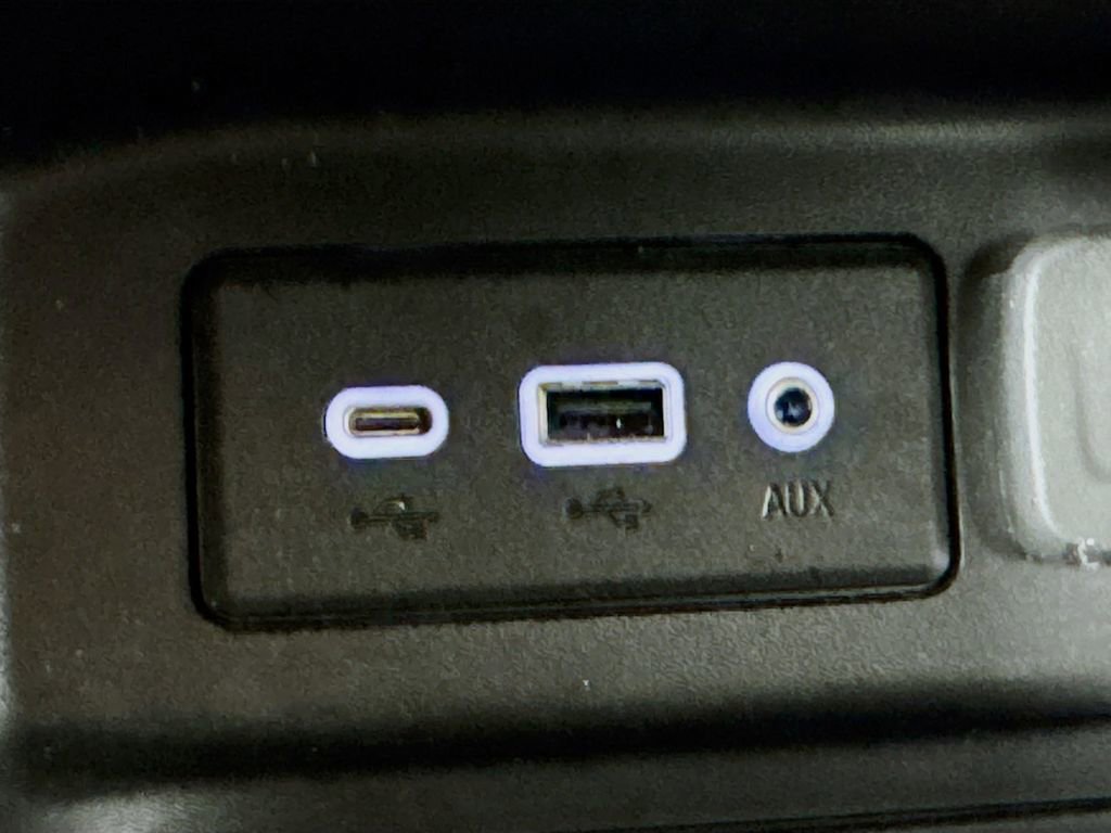 Used 2023 Chevrolet Equinox LT w/ Driver Convenience Package image 18