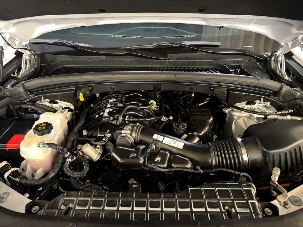 Used 2023 Jeep Grand Cherokee Limited w/ Black Appearance Package image 27