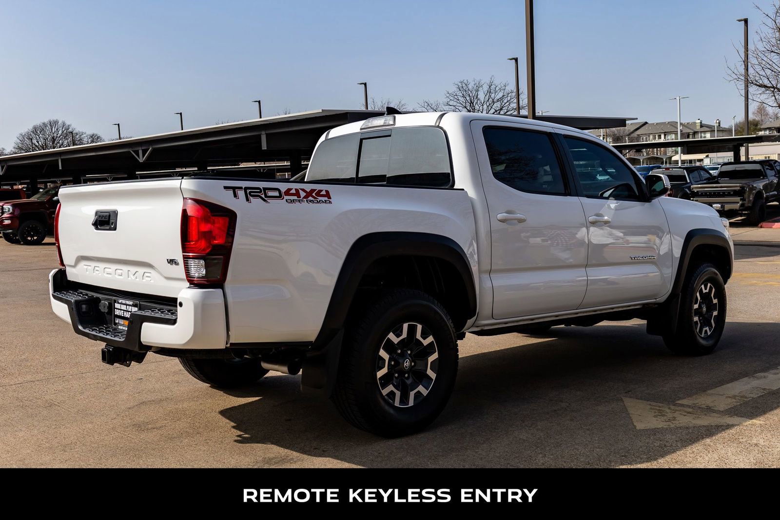 Used 2018 Toyota Tacoma TRD Off-Road w/ Technology Package image 9