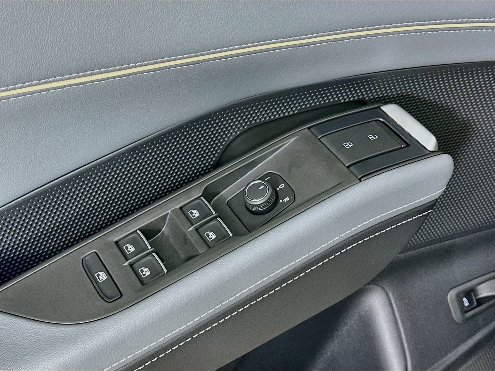 New 2027 Volkswagen Atlas SE AWD/4WD image 17