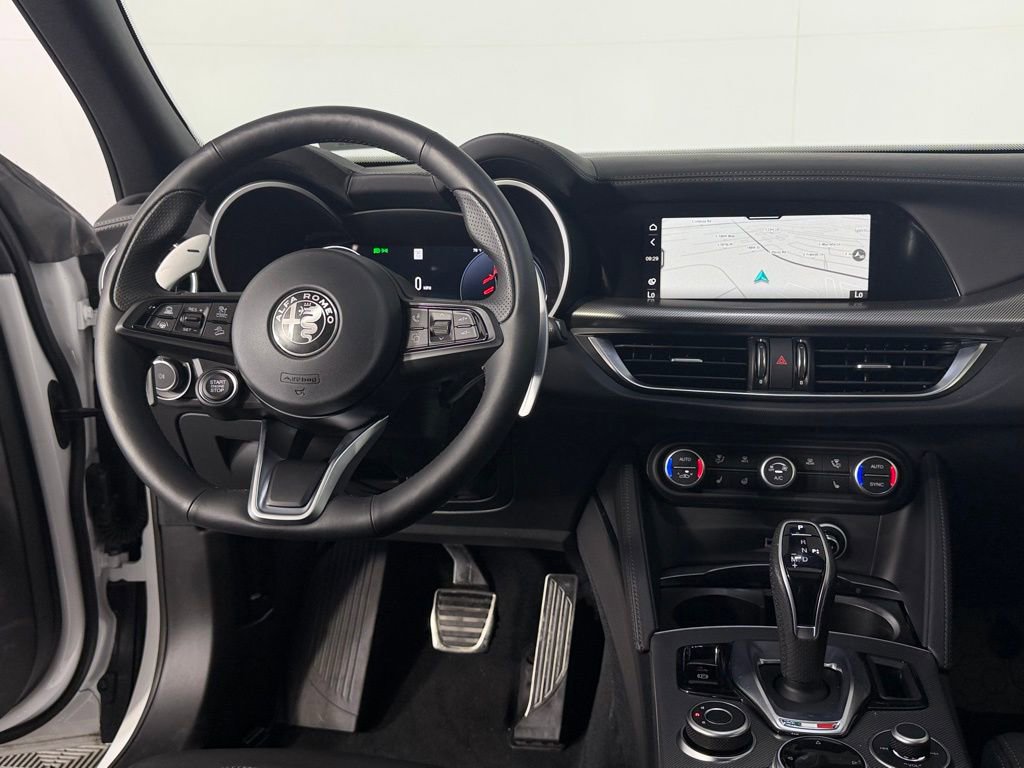 Used 2024 Alfa Romeo Stelvio Veloce image 16