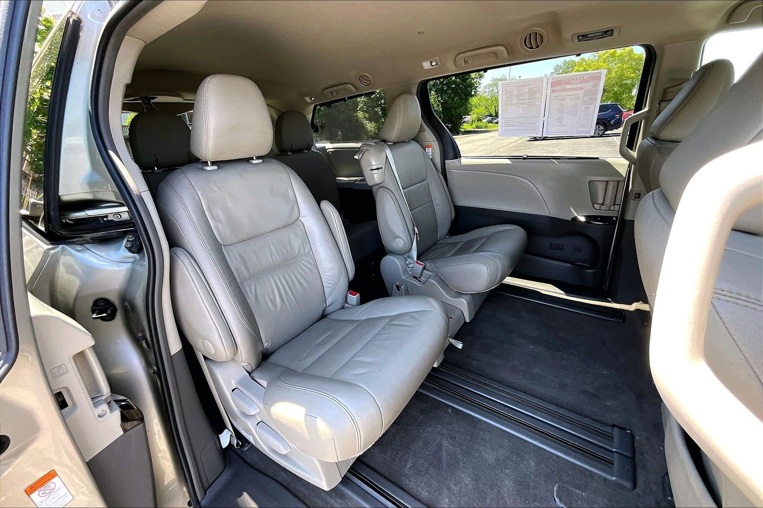 Used 2017 Toyota Sienna XLE FWD image 26