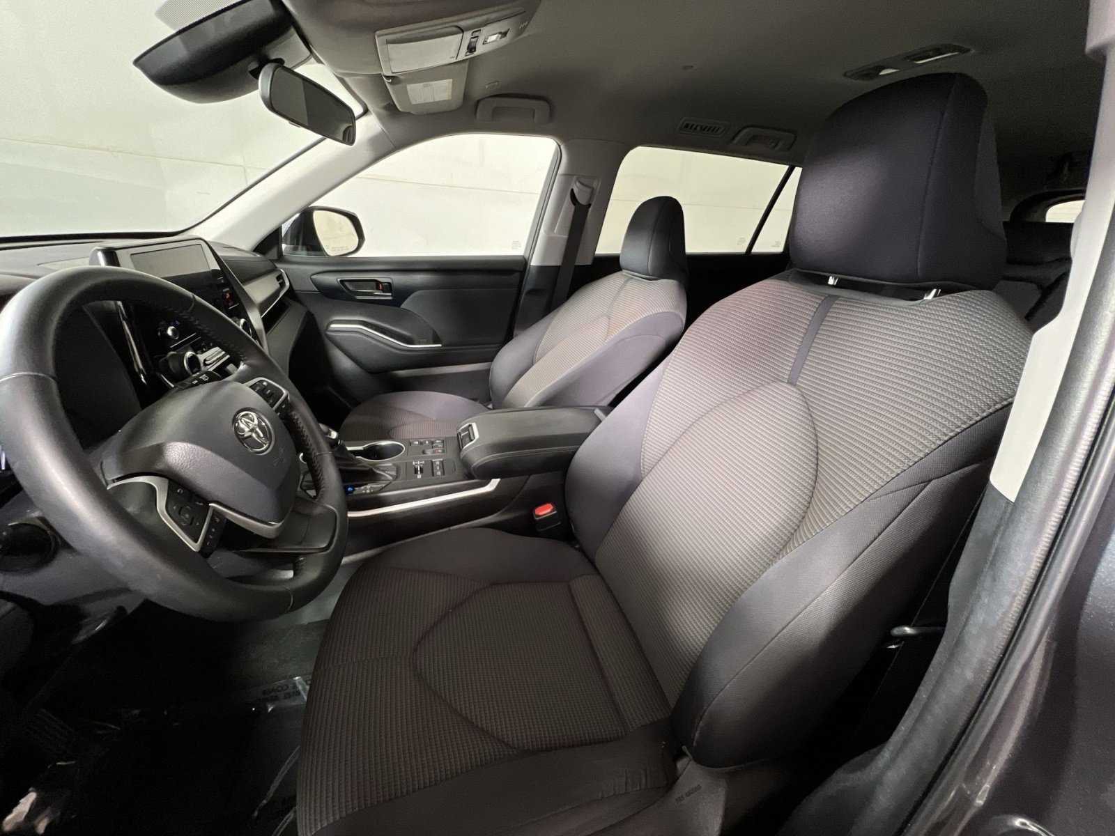 Used 2023 Toyota Highlander LE image 13